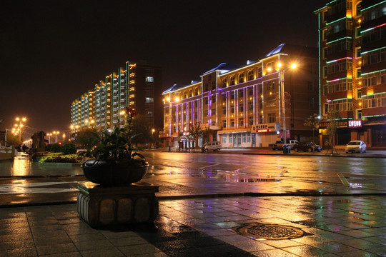 雨后 城市 夜景 霓虹灯 街景