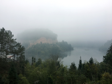 雾中大角湖