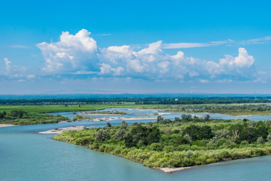 伊犁河