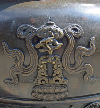 铜铸香炉上的浮雕