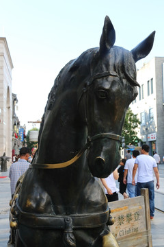 铜雕马头雕像