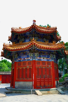 万寿寺双层顶红色碑楼