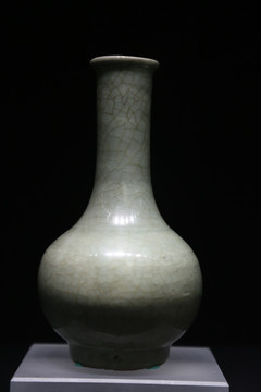龙泉官窑瓷器南宋时期长颈瓶