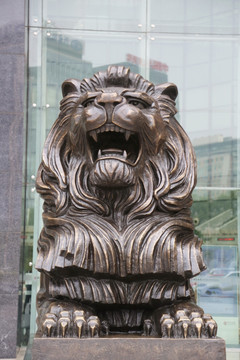 威武的雄狮子正面张嘴铜雕像