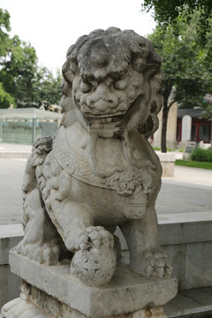 五塔寺石雕狮子绣球