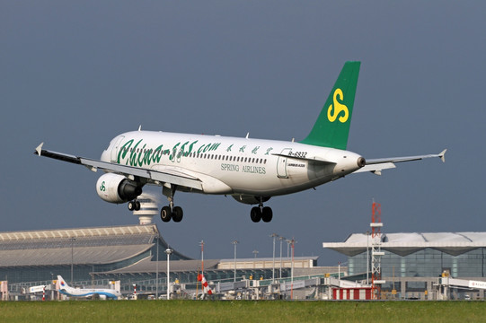 沈陽機場 春秋航空飛機降落