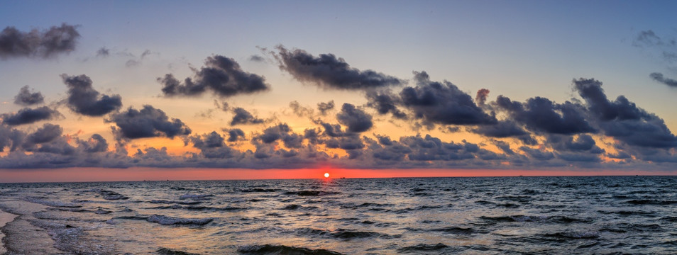 海上日出