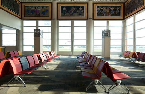 努拉莱伊机场