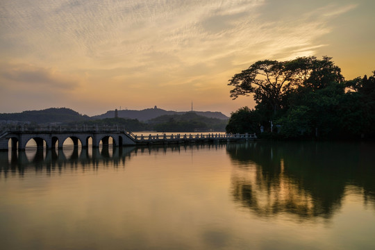惠州西湖百花洲的夕阳景色
