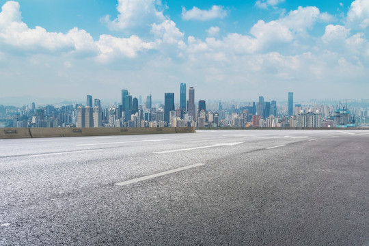 城市道路和建筑天际线