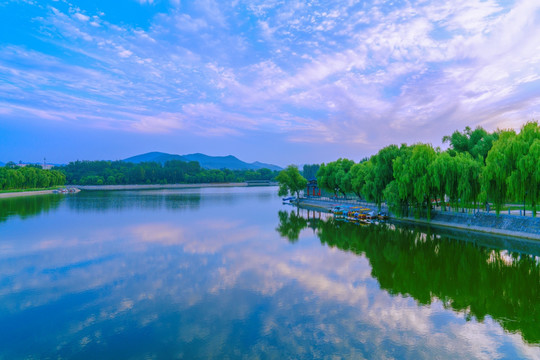 湖景碧水蓝天