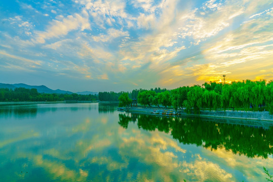 晚霞湖景