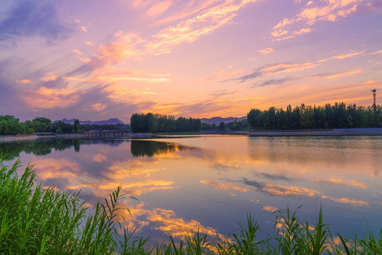 湖景晚霞