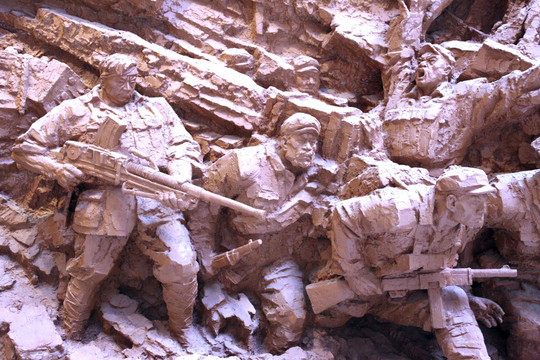 战争场景雕塑 战士冲锋