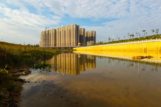 河畔 高楼 源河地产