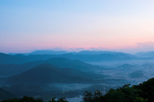 晨曦 云海 群山连绵 霞光万道