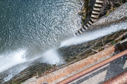 水坝