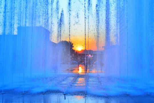 喷泉 夕阳