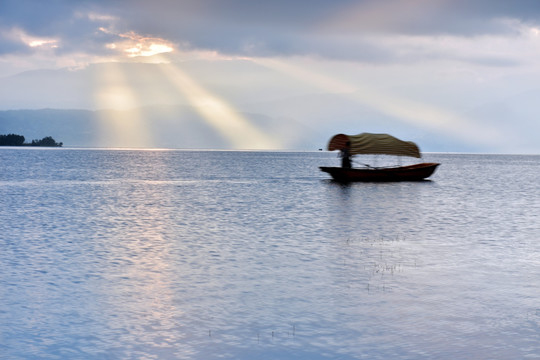 邛海日出