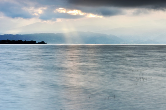 海上日出