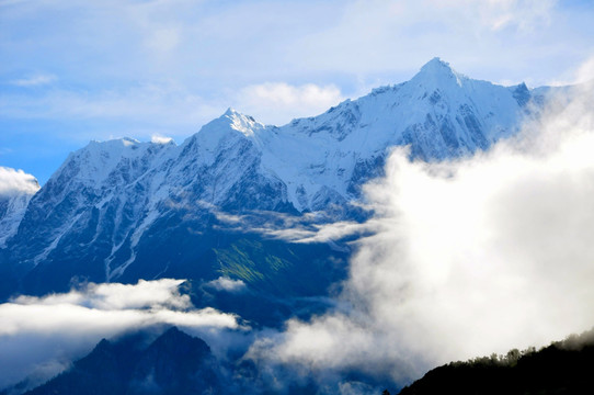 雪山云雾