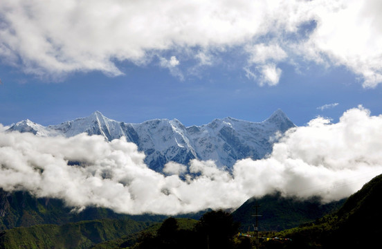 雪山云雾