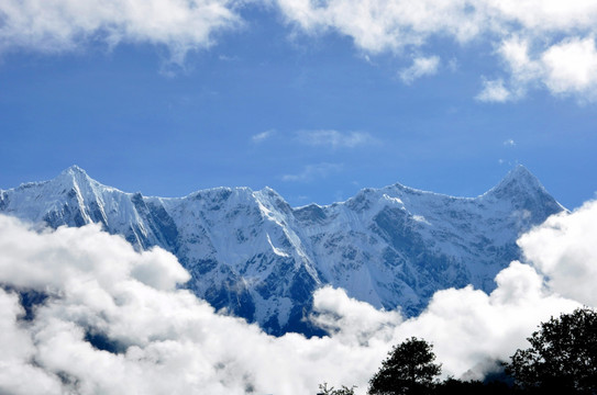 雪山云雾