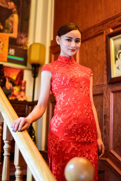 樓梯上的民國美女