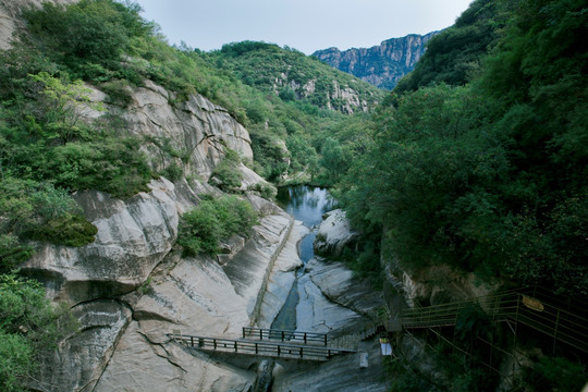 山中小桥流水