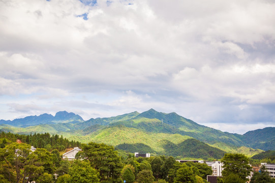 古田山庄遥望群山