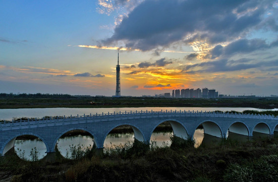 里运河畔的城市建筑