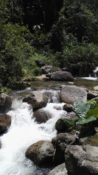 山间流水