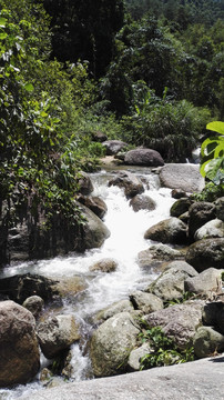 山间流水