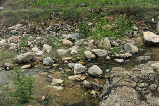 岩石溪流 山泉水