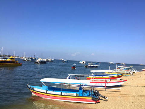 海上乐园 沙滩 游艇 天空