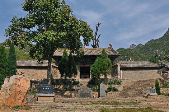 平顺龙门寺山门