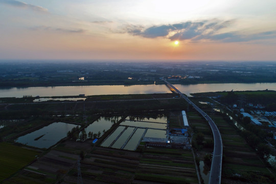 乡村田野和公路