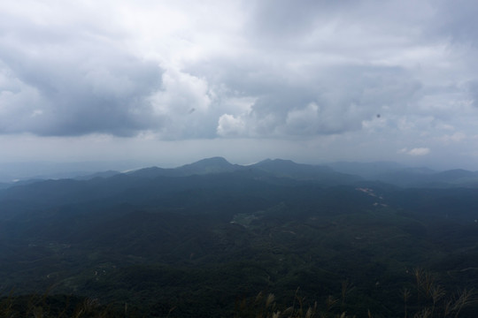 缺牙山山脉