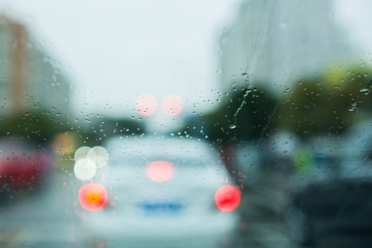 雨中行驶