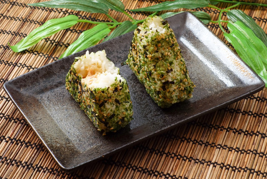 日式饭团 松香海苔金枪鱼饭团