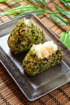 日式饭团 松香海苔金枪鱼饭团