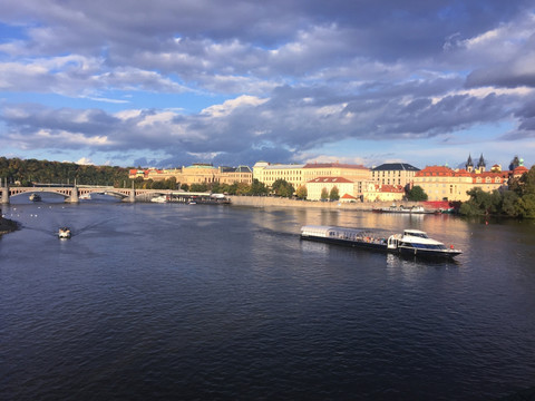 捷克查理大桥和伏尔塔瓦河