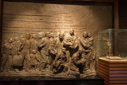三峡博物馆移民雕塑 高清大图