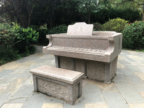 石头钢琴雕塑