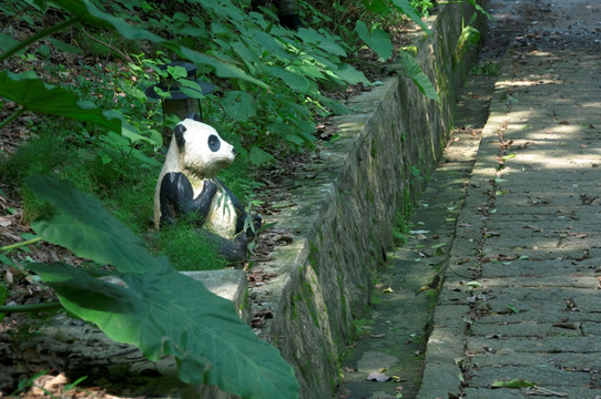 路邊熊貓雕塑