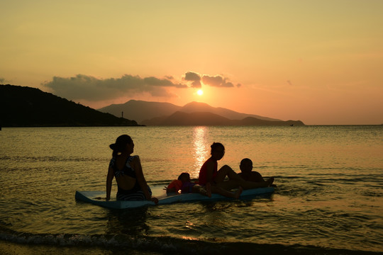 夕阳大海