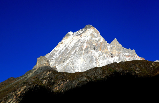 高原雪山