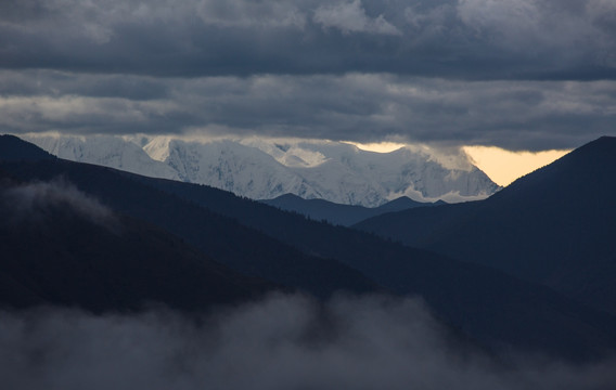 云海 高山丘壑