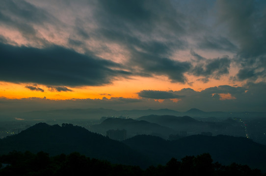 晨曦 云海 群山连绵 霞光万道