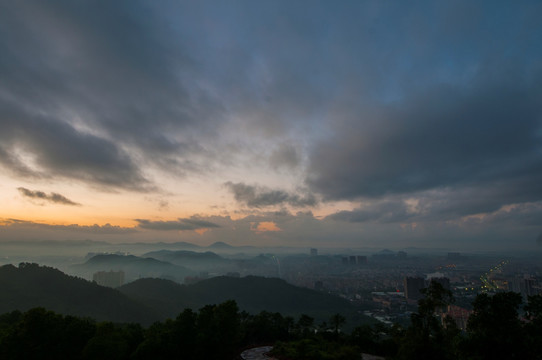 晨曦 云海 群山连绵 霞光万道